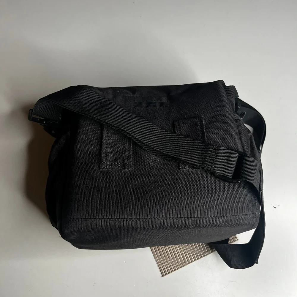Lowepro Adventura 170 DSLR Camera Shoulder Bag Black Nylon Padded Case